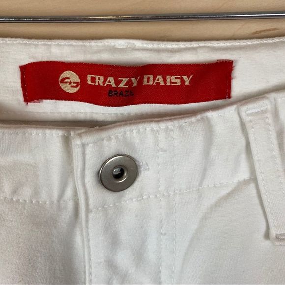 Crazy Daisy White Brazilian Floral Jeans
Size small. Inseam 33” - Picture 6 of 8